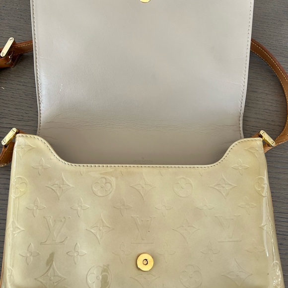 Louis Vuitton Vernis Thompson Street Shoulder Bag - Picture 8 of 14